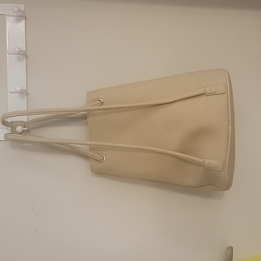 Vegan leather backpack - Picture 3 of 7